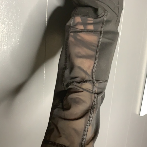 Victoria Sport Black Capri Leggings‎ Size M - Picture 7 of 13